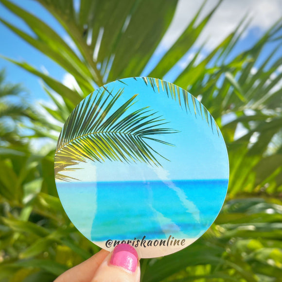 Sticker boricua con las palmeras de las hermosas playas de Puerto Rico. Vinyl, waterproof, UV coated. Diseñado en Puerto Rico por mujer empresaria. | Vinyl premium sticker about Puerto Rico beaches. Designed by Puerto Rican woman entrepeneur.