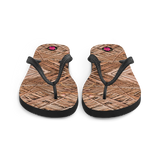 Chancletas (flip flops) con hojas de palmas de Puerto Rico en otoño.