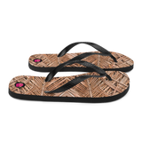 Chancletas (flip flops) con hojas de palmas de Puerto Rico en otoño.