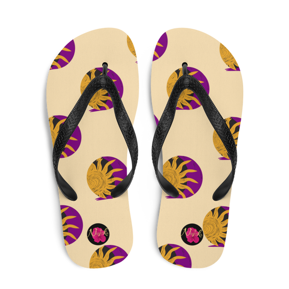 Chancletas elegantes y artísticas en referencia a la magia del Sol y la Luna durantes las noches de Puerto Rico.