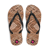 Chancletas (flip flops) con hojas de palmas de Puerto Rico en otoño.