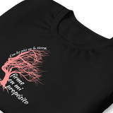 Camisa de motivacion y autoayuda para la mujer latina: "Con los pies en la tierra. Firme en mi propósito."